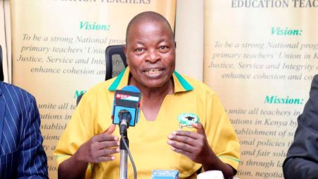 Teachers Oppose Gov't Plan to Shift Civil Servants to Contract Jobs