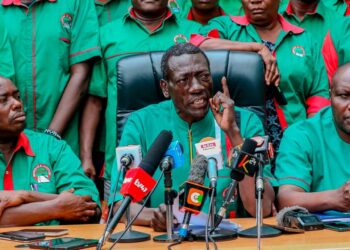 Kenya National Union of Teachers (Knut) National Executive Council led by Secretary General Collins Oyuu (Center), National Chairman Patrick Munuhe (right) and National Treasurer James Ndiku addressing journalists at the Union’s headquarters in Nairobi on August 25, 2024 where they called off the strike to give room for Teachers service commission (TSC) and government to address their demands. Lucy Wanjiru | Nation